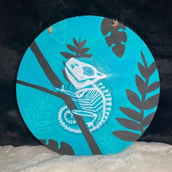 🎁 | Chameleon Skeleton Wooden Hanging Sign 11.5in hand painted original - Picture 2 of 11